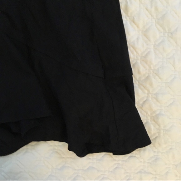 NWT LOGO Black Pocket Asymmetrical Hem Drape Tee - Picture 3 of 7